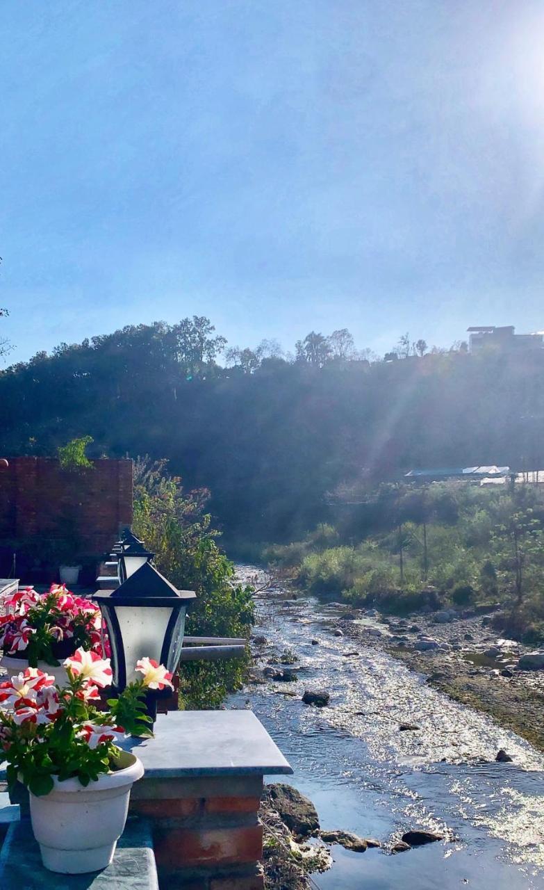 The River S Edge Farm Hotel Dehradun Esterno foto