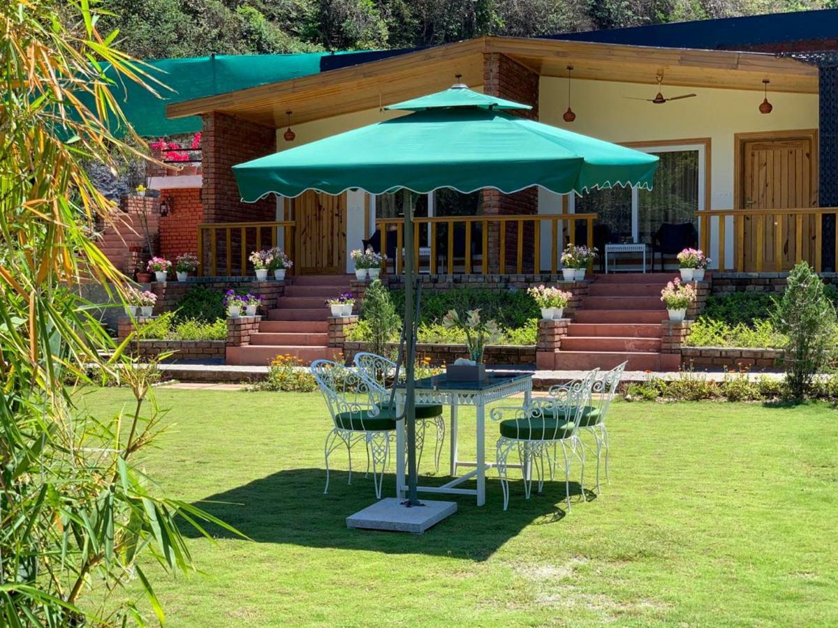 The River S Edge Farm Hotel Dehradun Esterno foto