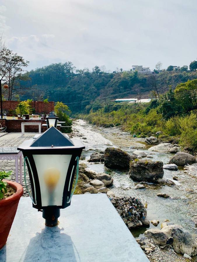 The River S Edge Farm Hotel Dehradun Esterno foto
